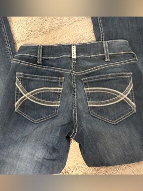 Ariat 28-Regular length. Women's Dark Blue Embroidered Back Pocket Jeans